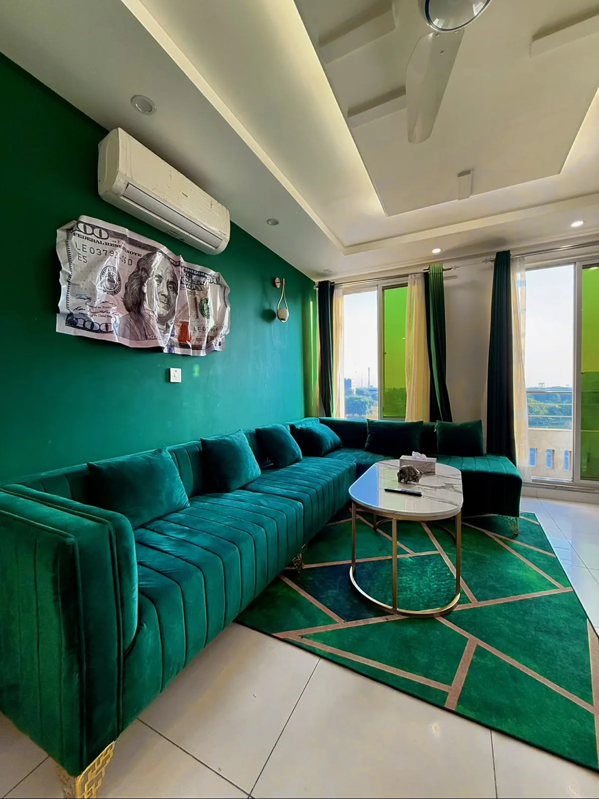Dollar Suite