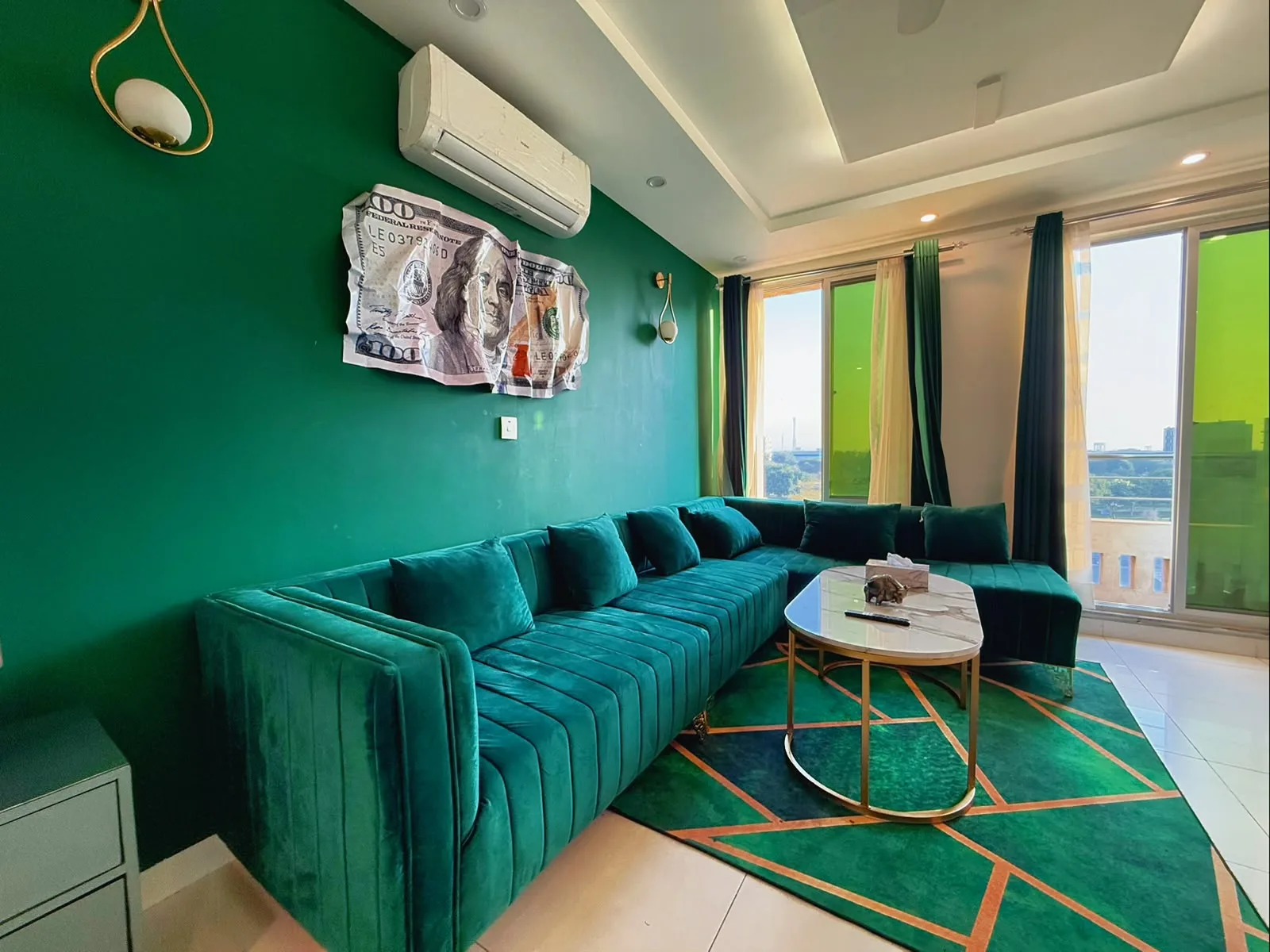 Dollar Suite photo 3